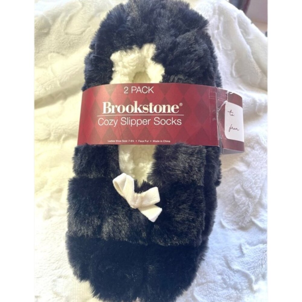 ✨ NWT: Brookstone Cozy Slipper Socks – Black & White ✨